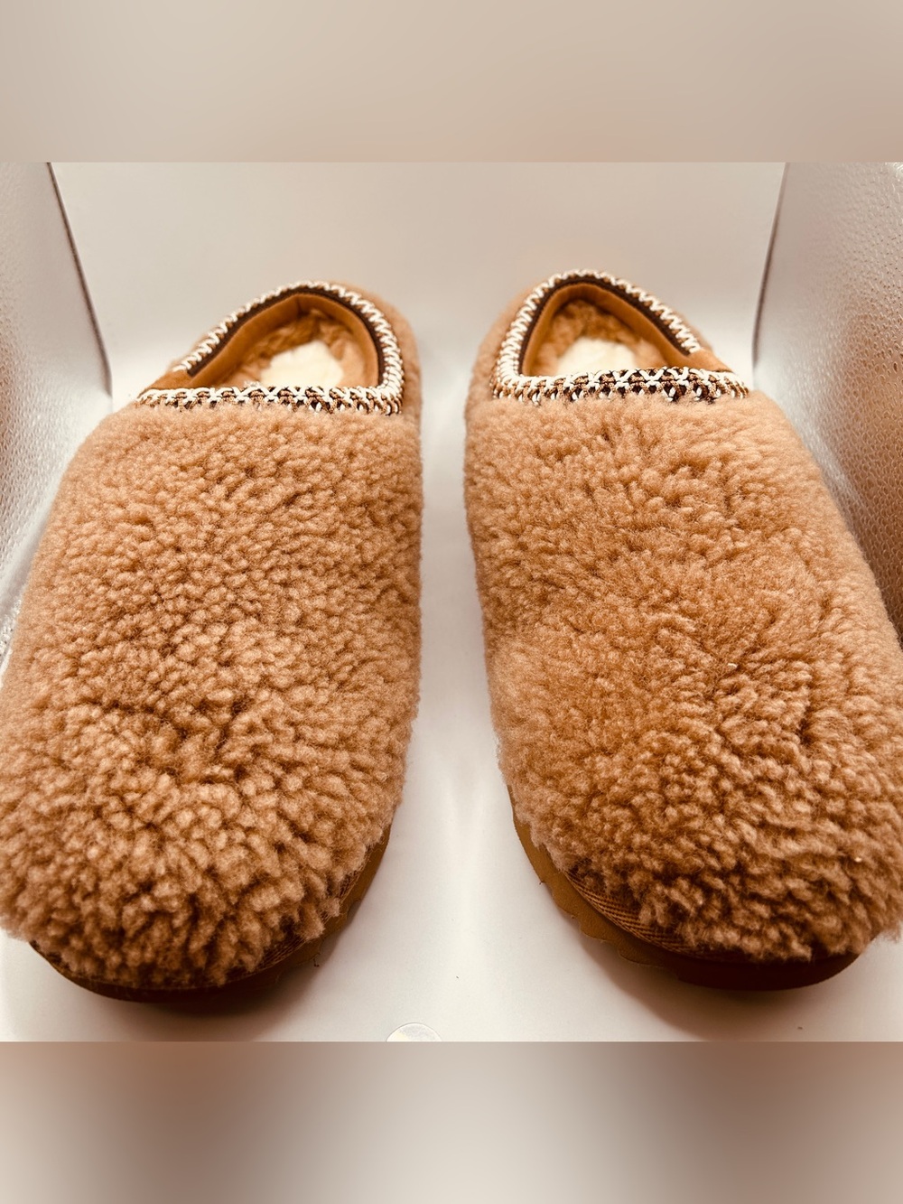 UGGS Women’s 7  / Youth 6 Cozy Maxi Curly Tasman Slip-On Shoes - Chestnut NWT